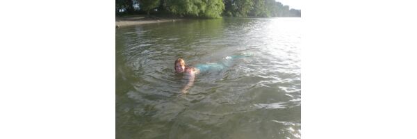 Kaly Meerjungfrauenschwimmen im Fuss